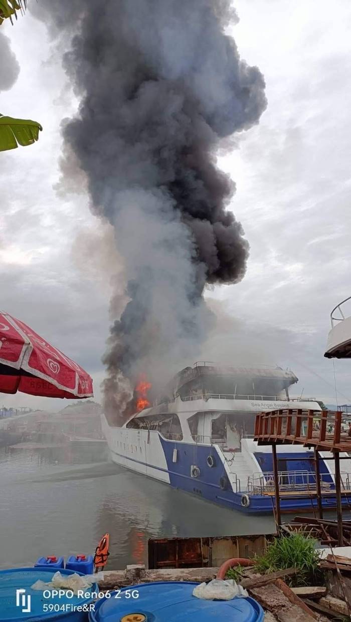 ไฟไหม้เรือ