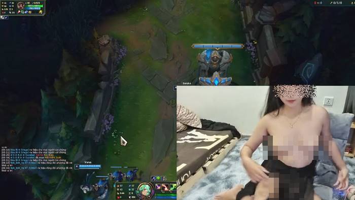 สตรีมโป๊, แก้ผ้าเล่นเกม