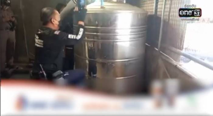 โครงกระดูกในแท็งก์น้ำ