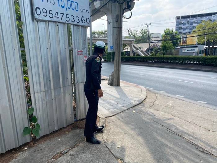  เทศกิจ, ขี่รถบนทางเท้า