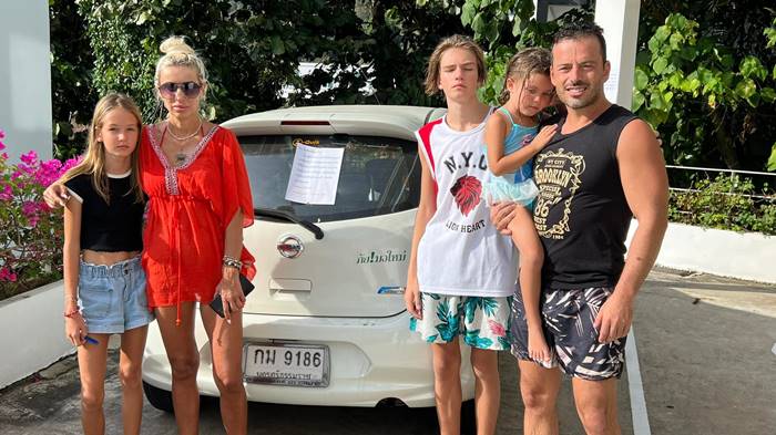 ขโมยเงินนักท่องเที่ยว