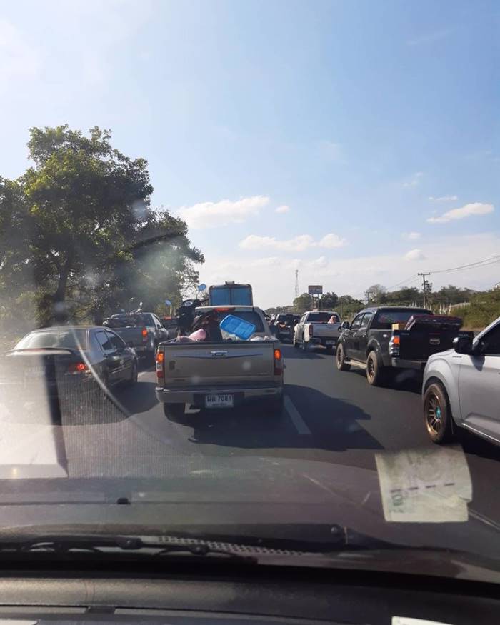 ขนมอไซค์ขึ้นกระบะ