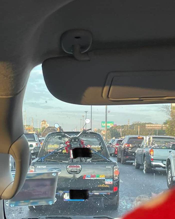 ขนมอไซค์ขึ้นกระบะ