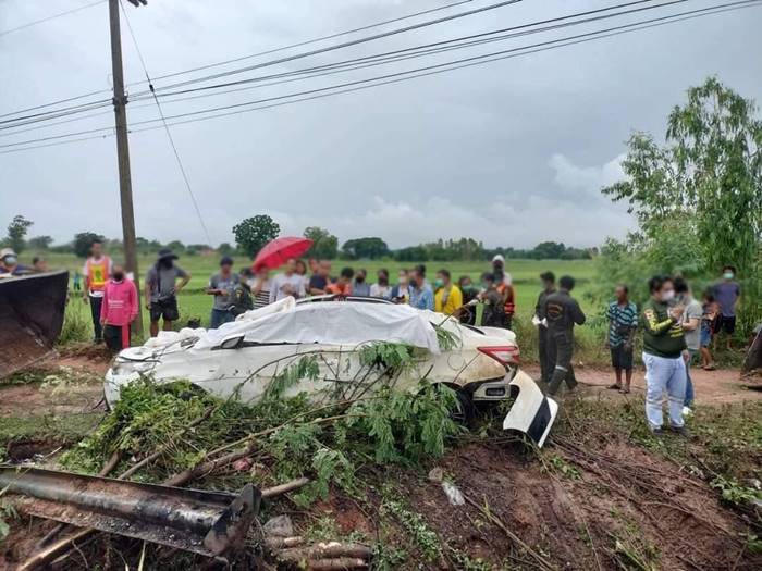 รถตกคลอง