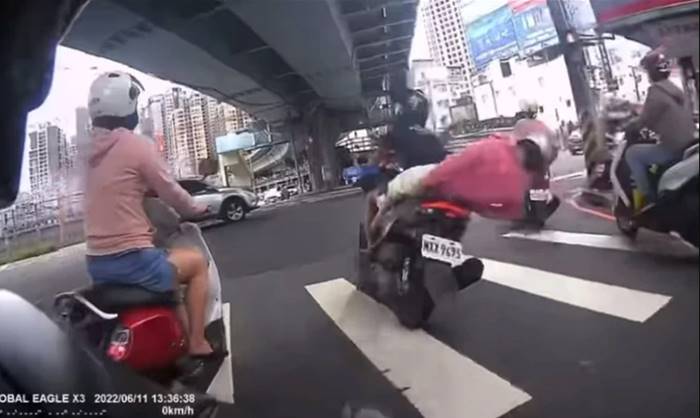 คนตกมอเตอร์ไซค์