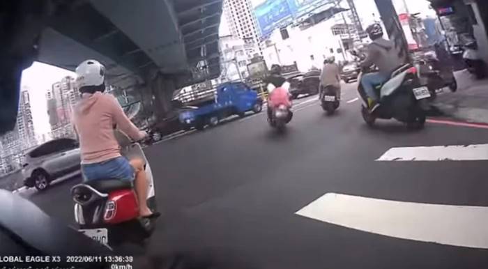 คนตกมอเตอร์ไซค์