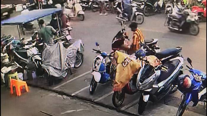 แม่ค้าพวงมาลัย