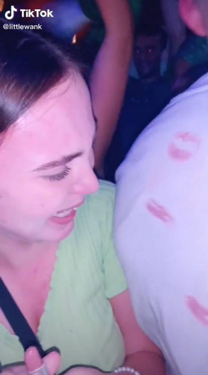 จูบผู้ชาย