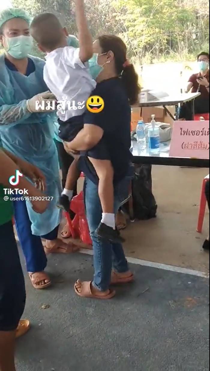 ตบเด็กฉีดวัคซีน