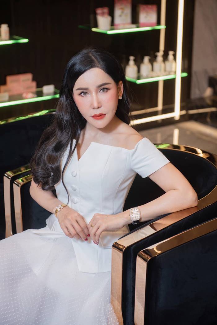 บัวขาว บัญชาเมฆ