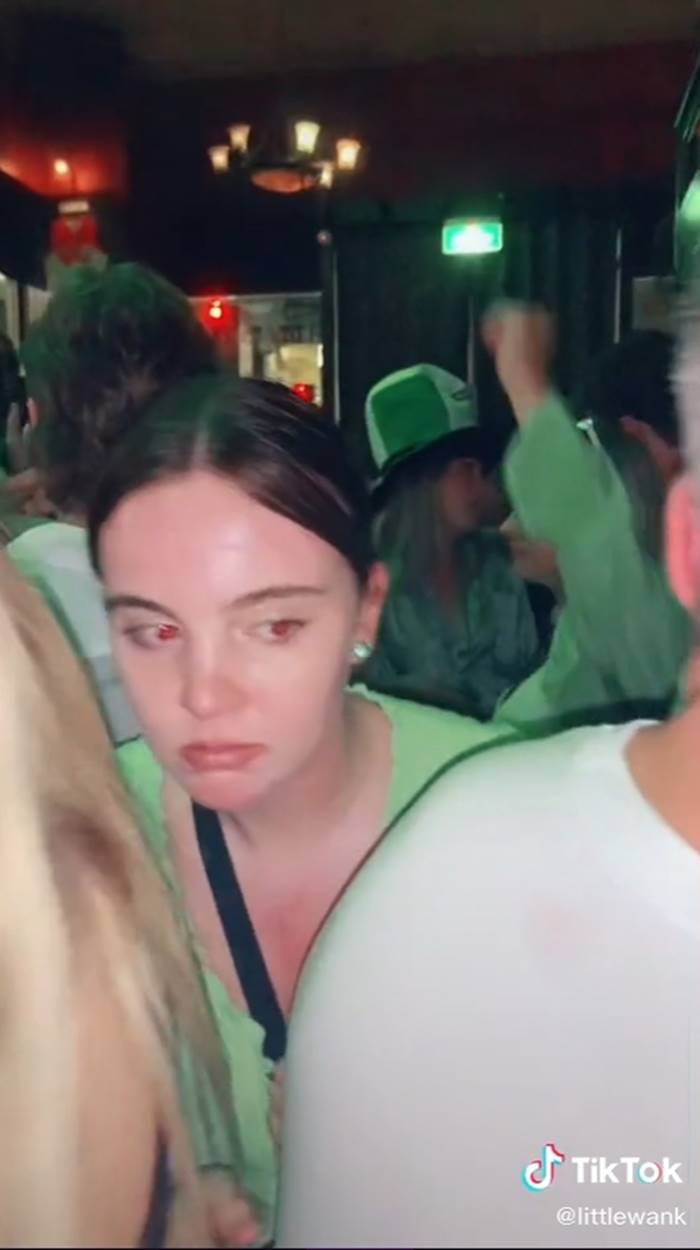 จูบผู้ชาย