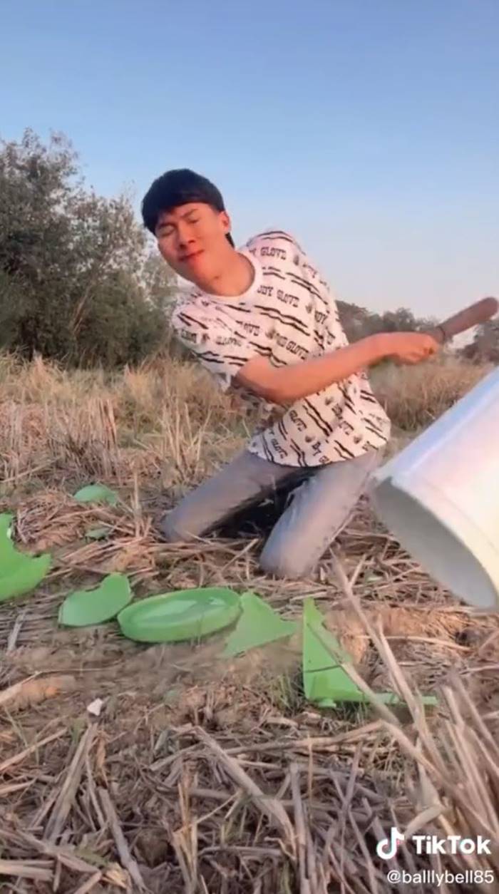 แตงโม นิดา, กระติก