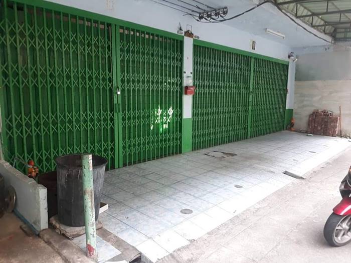 จอดรถขวางหน้าบ้าน