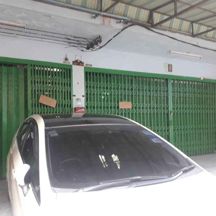 จอดรถขวางหน้าบ้าน