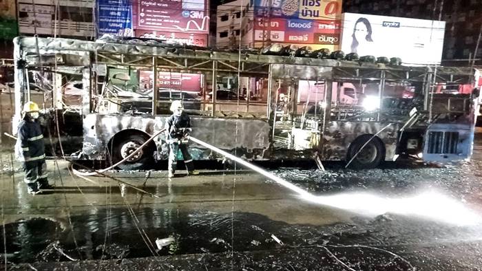 ไฟไหม้รถเมล์