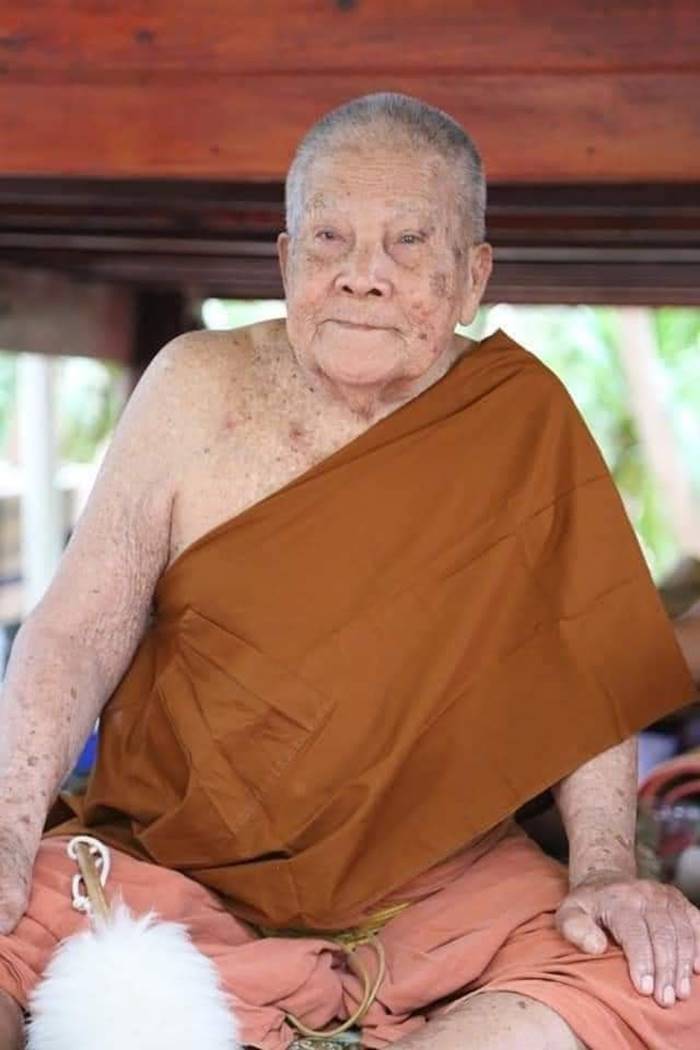 หลวงปู่แสง