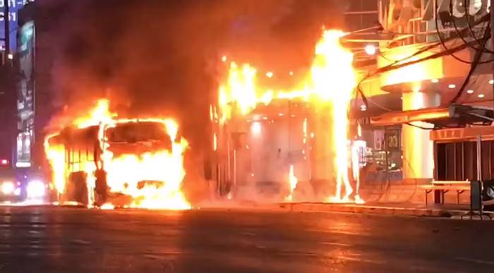 ไฟไหม้รถเมล์