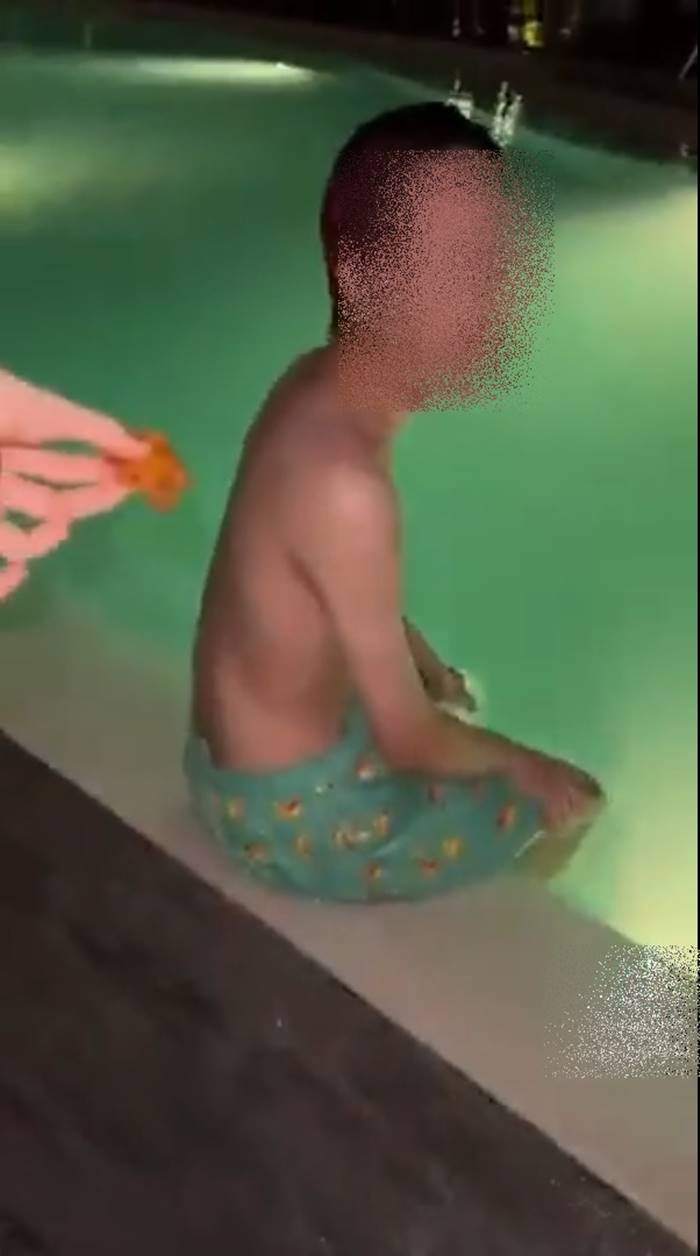 โยนอาหารในน้ำ