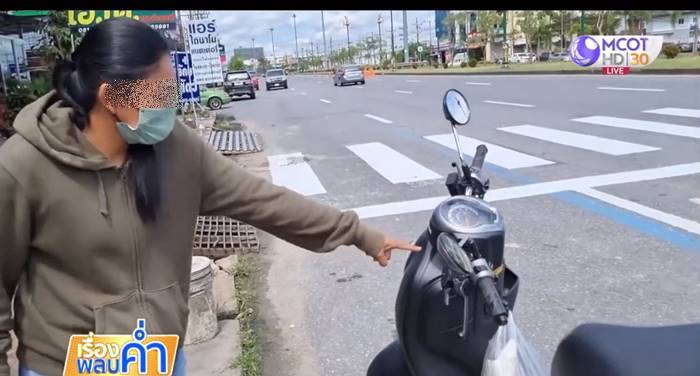 งูในมอเตอร์ไซค์