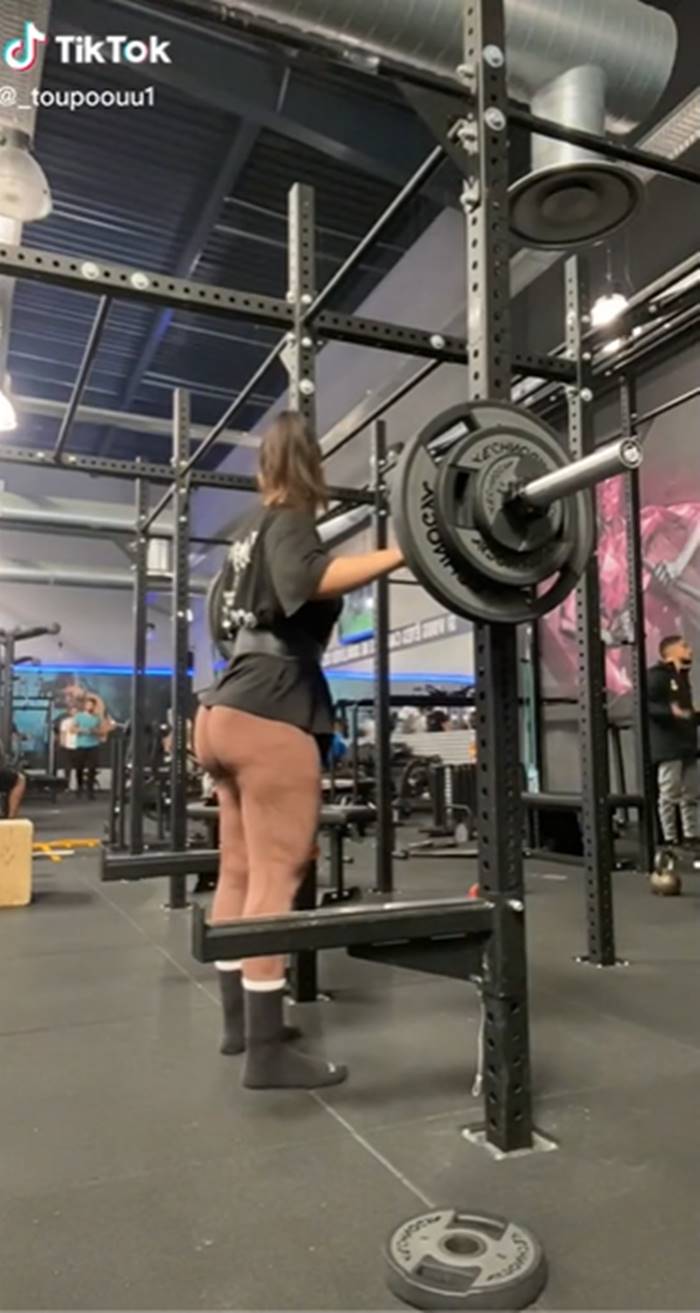 ชุดออกกำลังกาย