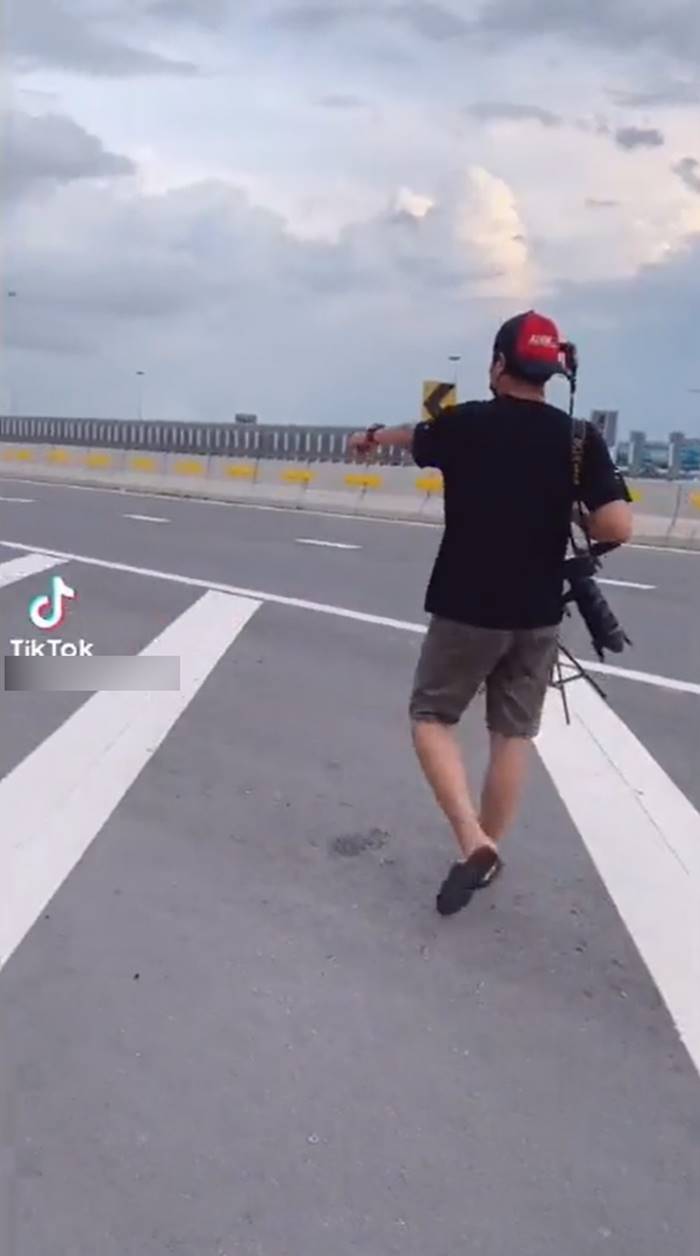 ถ่ายแบบบนทางด่วน