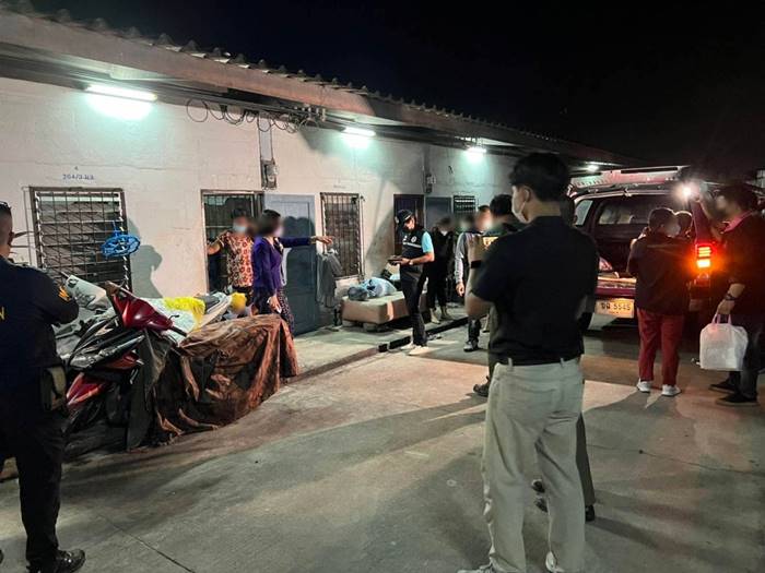 ลุงวี ชายหลังค่อม