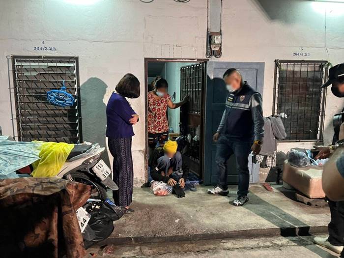 ลุงวี ชายหลังค่อม