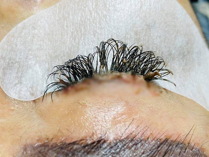 ต่อขนตา