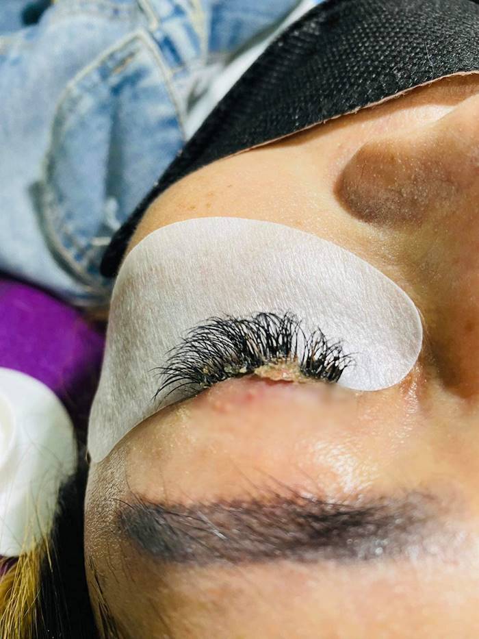 ต่อขนตา