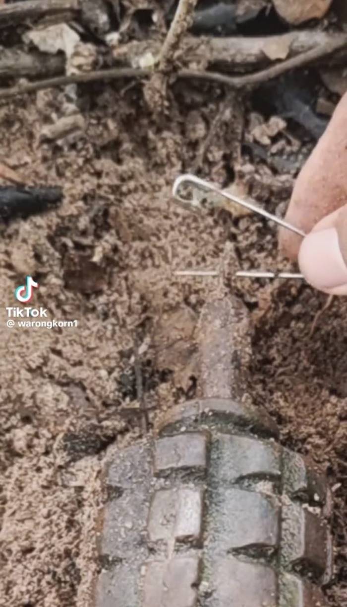 เก็บกู้ระเบิด