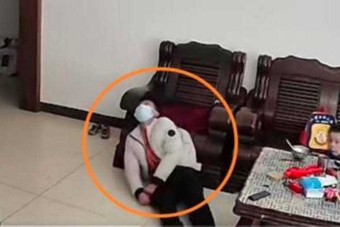 บังคับลูก, เลี้ยงลูก