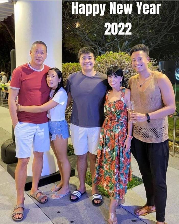 น้อบ ณภัทร และครอบครัวทวีสิน