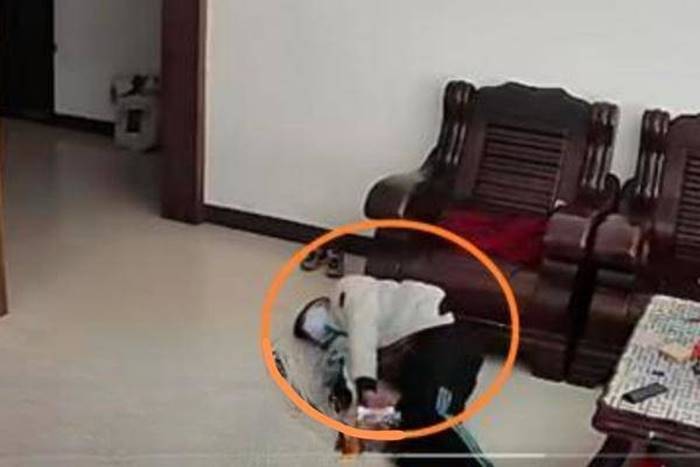 บังคับลูก, เลี้ยงลูก