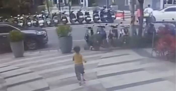 รถชนเด็ก