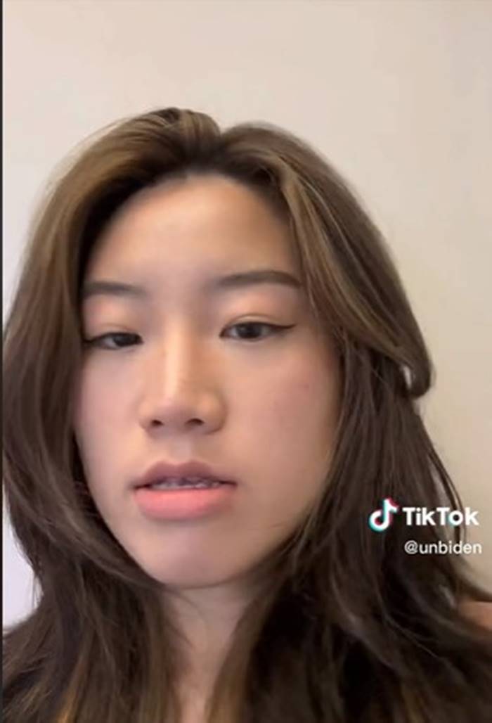  แต่งหน้าบนรถไฟฟ้า