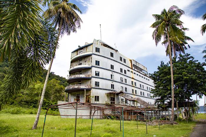 โรงแรมเรือร้าง เกาะช้าง