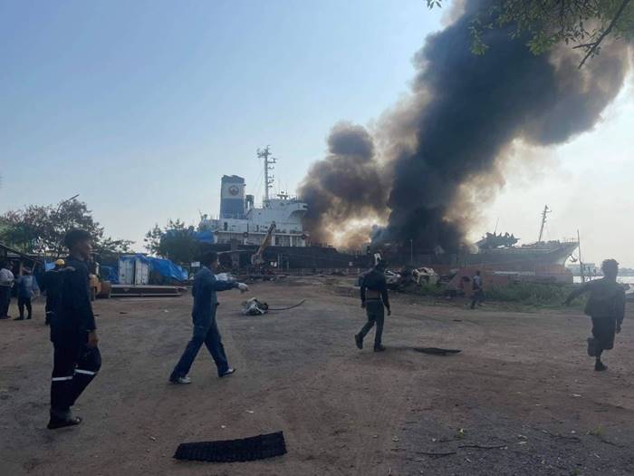 เรือบรรทุกน้ำมันระเบิด