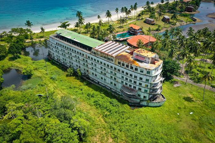 โรงแรมเรือร้าง เกาะช้าง