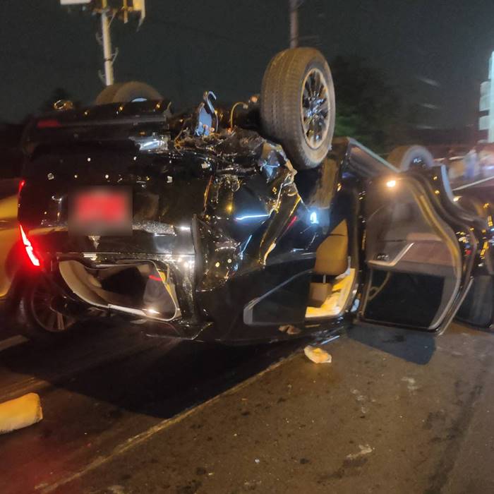 รถชนบนทางด่วน