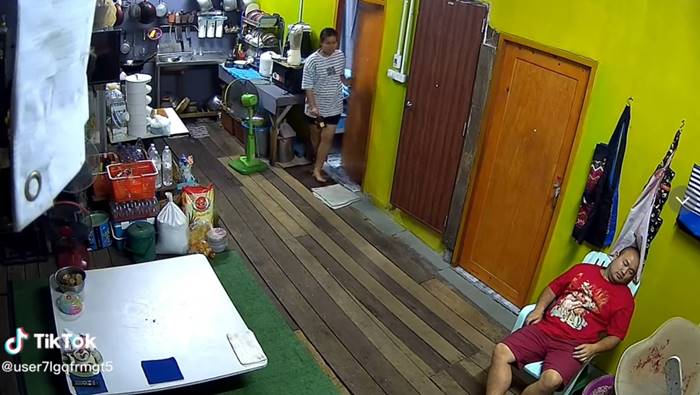 ราดเหล้าใส่หัวผัว