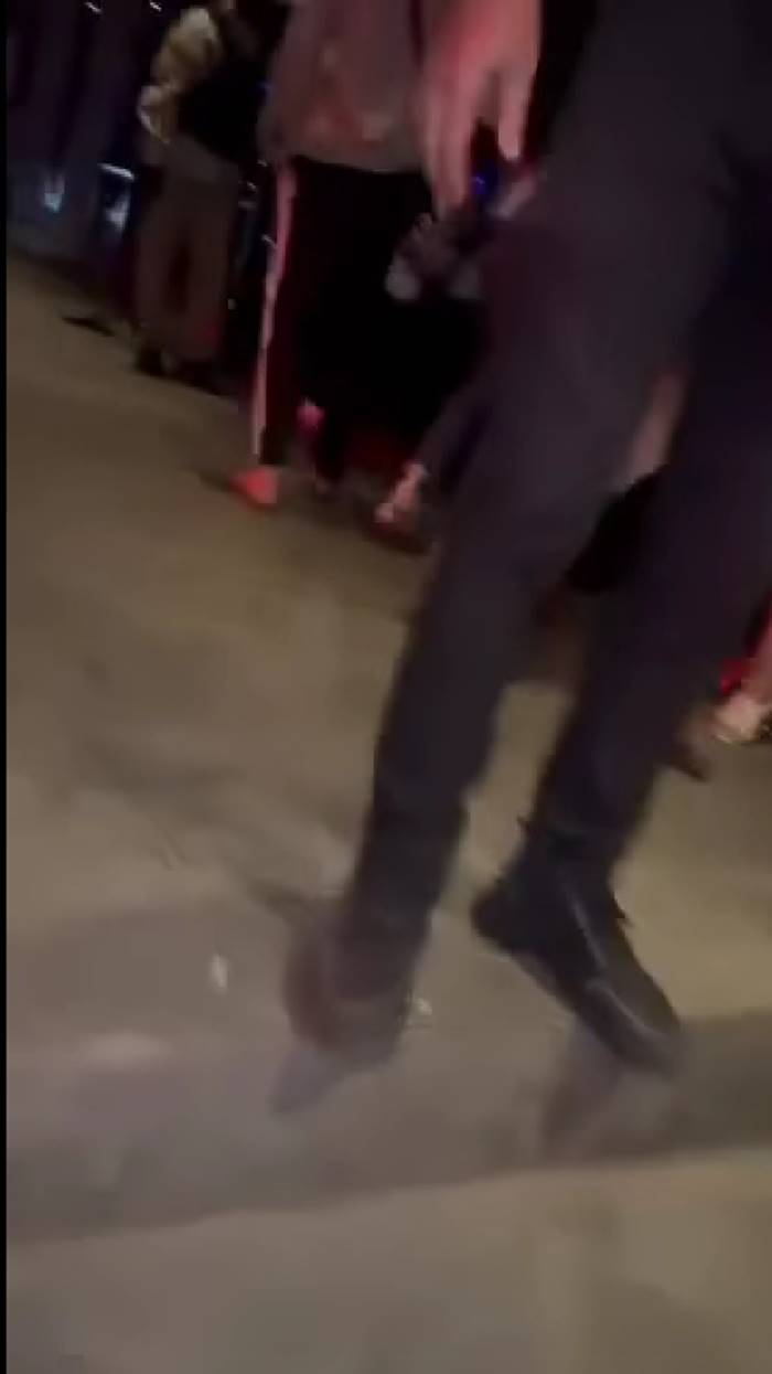 การ์ดรุมกระทืบลูกค้า