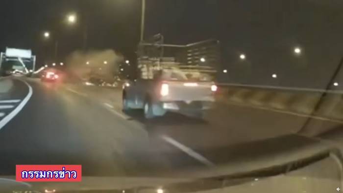 รถชนบนทางด่วน