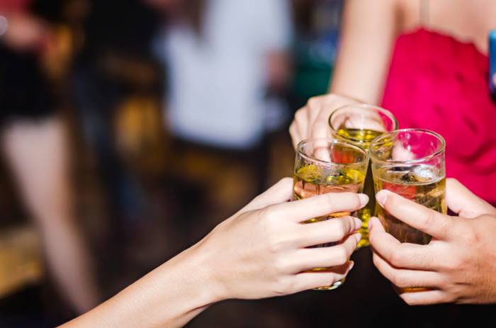 ครูเป็นสาวเชียร์แขก