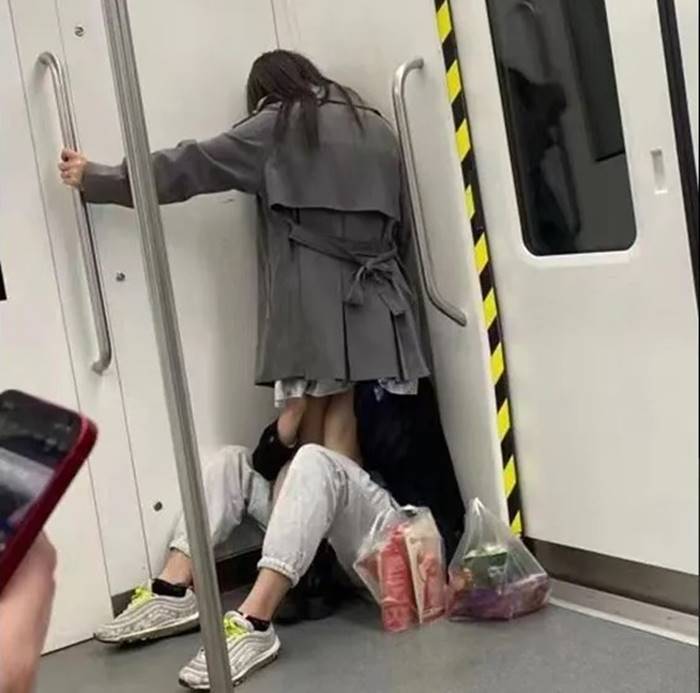 มีเซ็กส์ในที่สาธารณะ