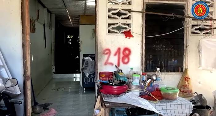 นอนกับศพแม่