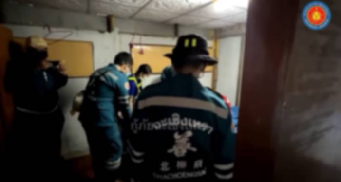 นอนกับศพแม่