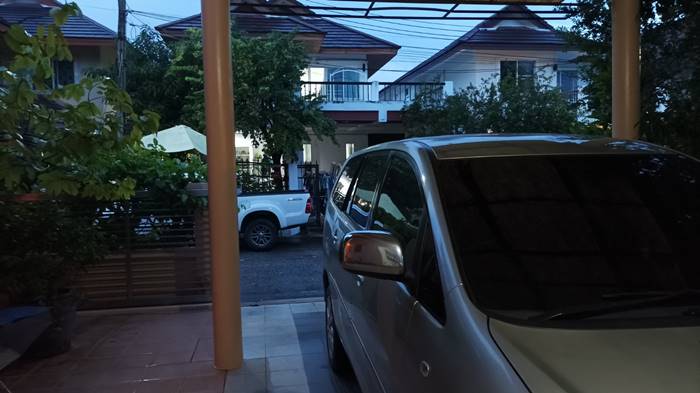 จอดรถขวางหน้าบ้าน