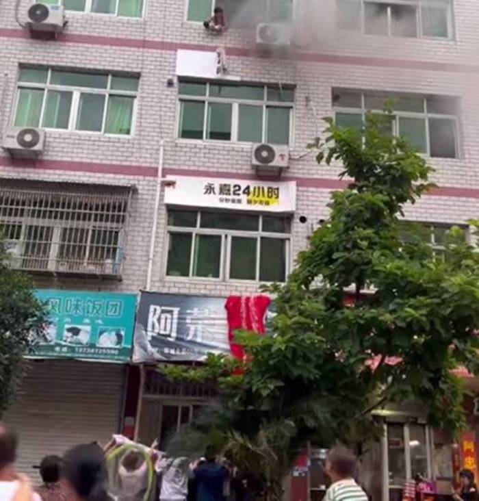 ไฟไหม้ตึก