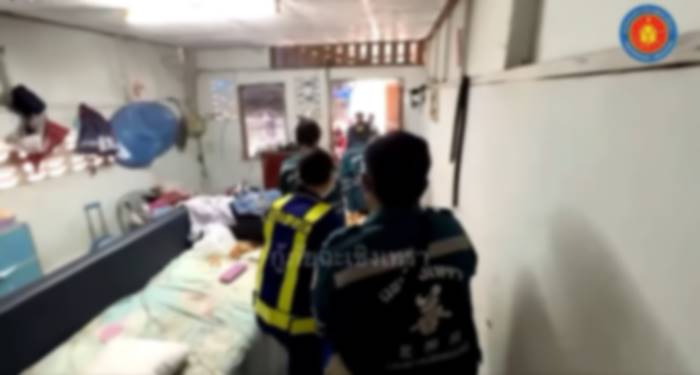 นอนกับศพแม่