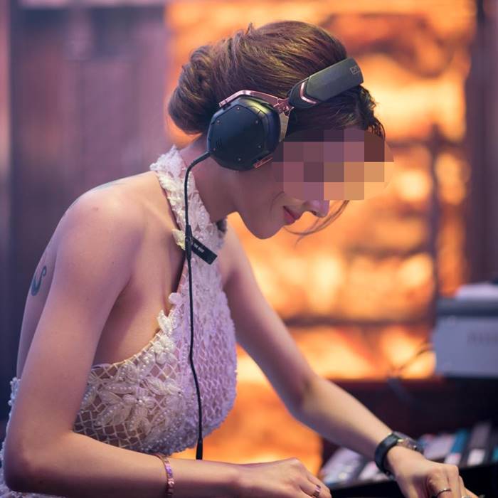 เน็ตไอดอล, โฆษณาเว็บพนัน